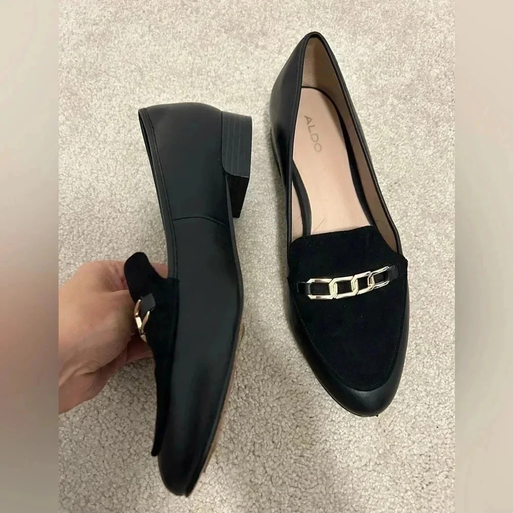 Elegant Black Loafers with Gold Accent - Picture 9 of 12
